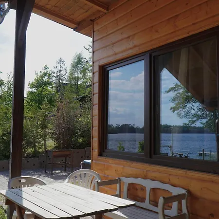 Nad Jeziorem Wegorzyno 펜션 *